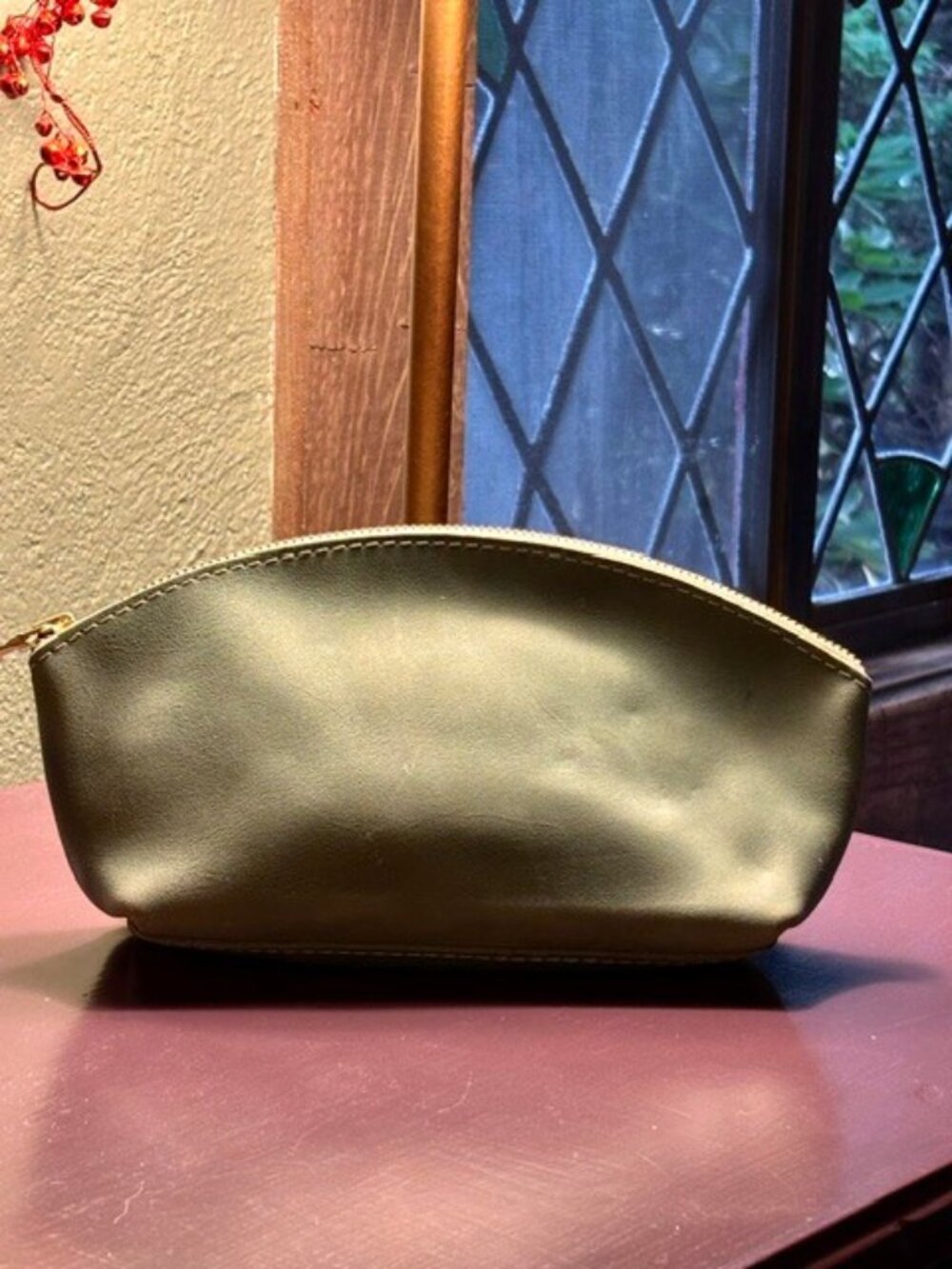 Portland Leather Eclipse Pouch ~ Soft Green - Picture 4 of 7